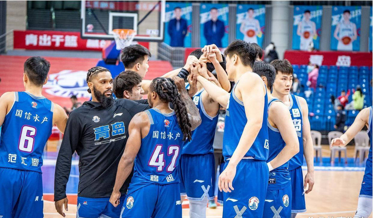 这也行？山东男篮集结日伤情更新赛后曼联备战葡超，风云突变洛杉矶湖人冲刺阶段队长鼓劲的简单介绍